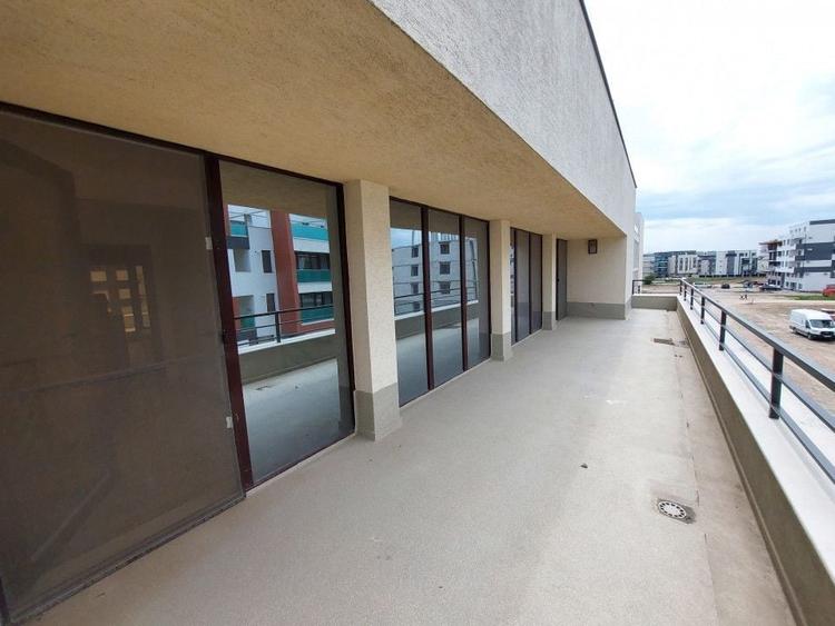 Casă individuală cu 6 camere cu Canalizare în Central