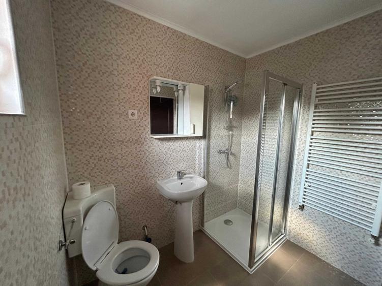 Casă cu 2 camere în Central