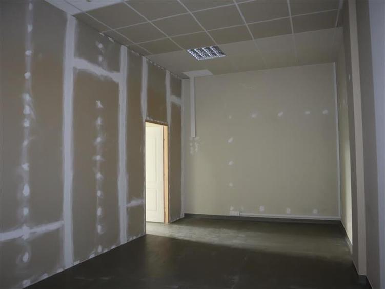 Birou, de 330 mp, în Blașcovici