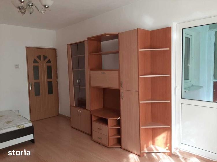 Garsonieră decomandată în Colentina