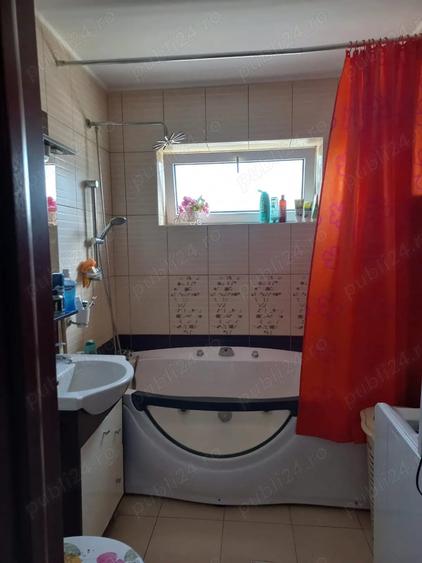 Apartament cu 3 camere decomandat în Calea Poplăcii