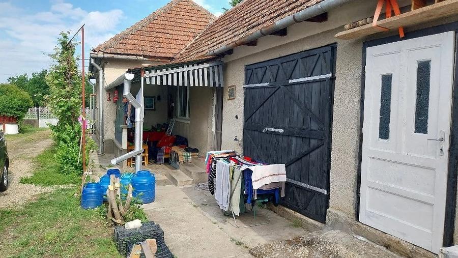 Casă cu 3 camere cu Teren 2200 Mp în Potău