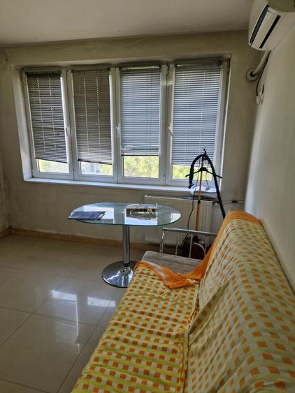 Apartament cu 3 camere semidecomandat în Bucur Obor