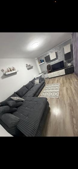Apartament cu 3 camere decomandat în Aluniș