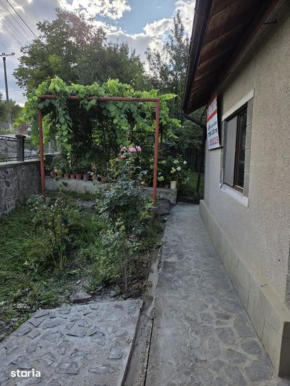 Casă cu 3 camere cu Teren 2000 Mp în Pietroșița