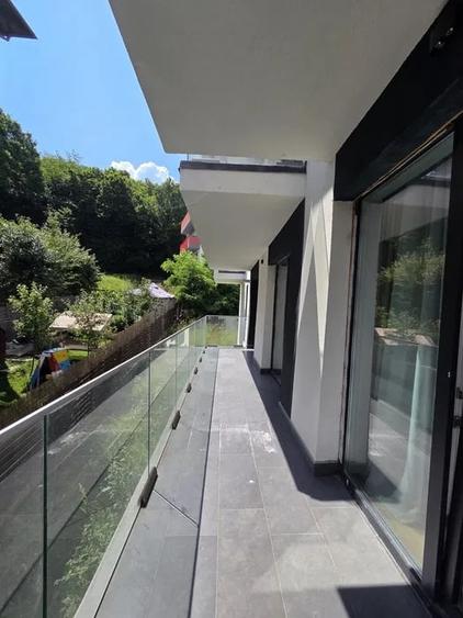 Apartament cu 2 camere, terasă generoasă și parcare subterană – Str. Sub Cetate - 8