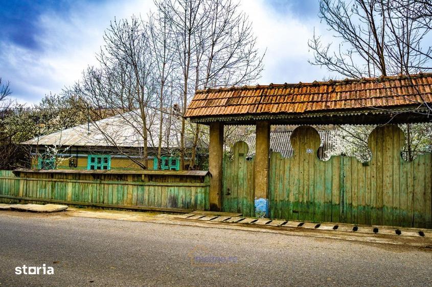 Casă cu 3 camere decomandat în Stănești
