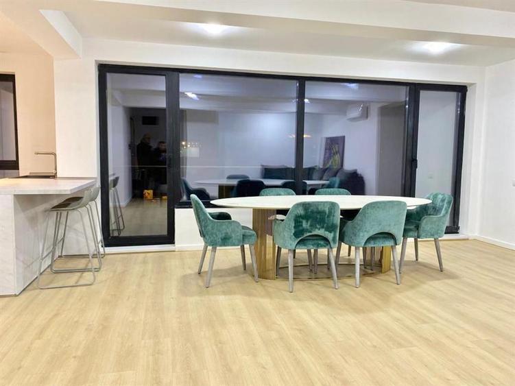 Apartament cu 4 camere decomandat, mobilat în Iancu Nicolae