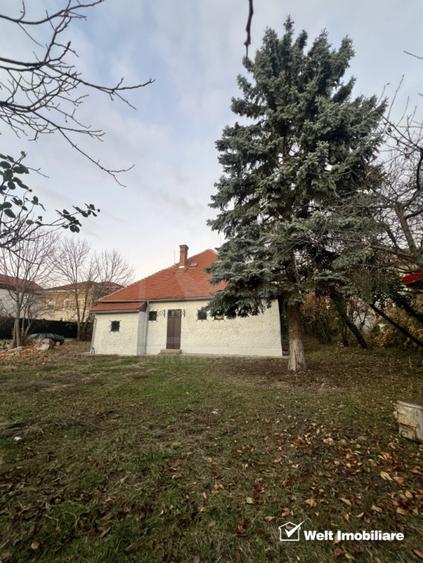 Casă individuală cu 7 camere cu Canalizare în Central