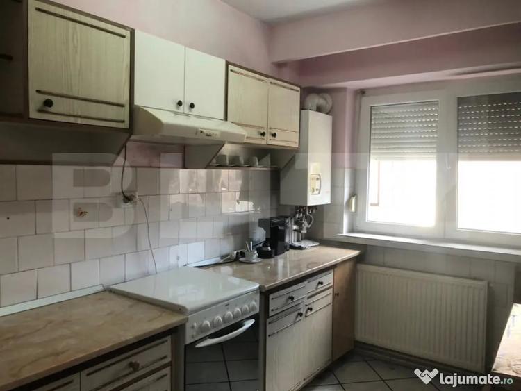 Apartament cu 3 camere decomandat în Carpați 2