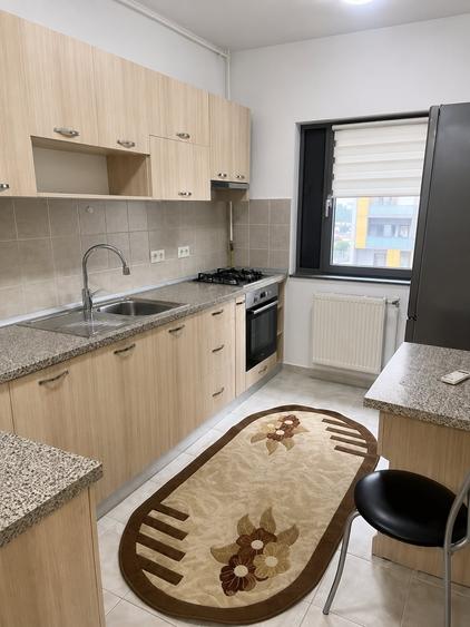 Apartament cu 3 camere decomandat, mobilat în Doamna Ghica