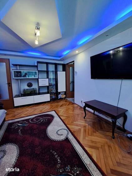 Apartament cu 3 camere semidecomandat în Traian