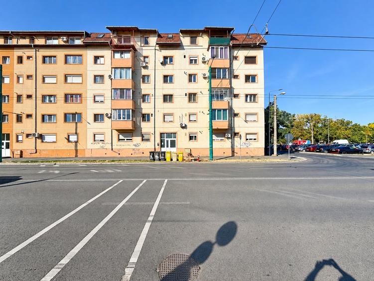 Apartament cu 2 camere semidecomandat, mobilat în Girocului