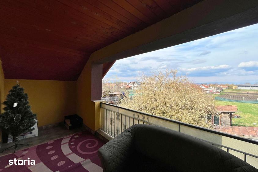Casă cu 6 camere cu Teren 1100 Mp în Criș