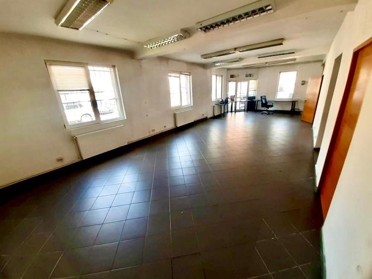 Casă cu 7 camere cu Canalizare în Bucur Obor