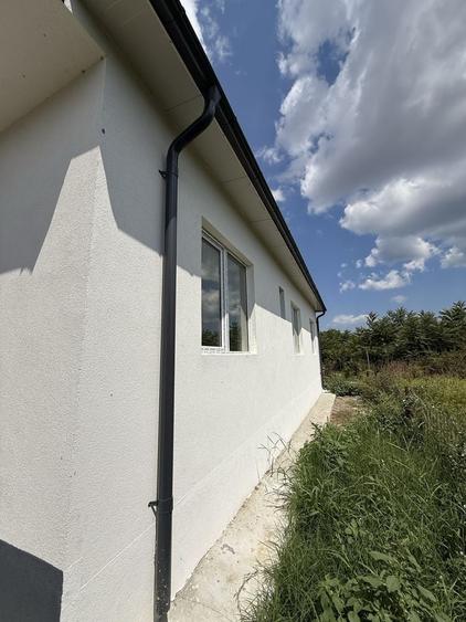 Casă cu 4 camere în Lumina
