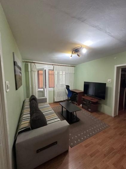 Apartament cu 3 camere semidecomandat în Nicolina