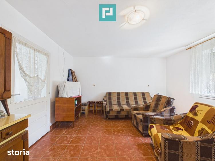 Casă cu 6 camere cu Teren 2877 Mp în Ineu