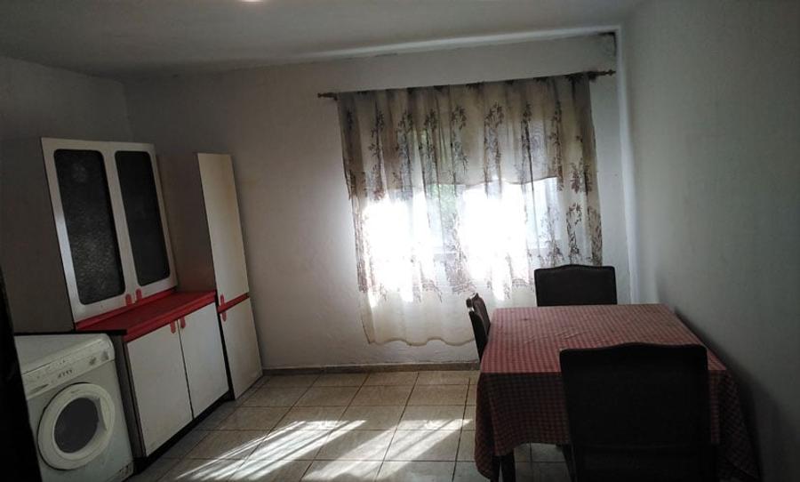 Casă individuală cu 5 camere cu Teren 409 Mp în Central