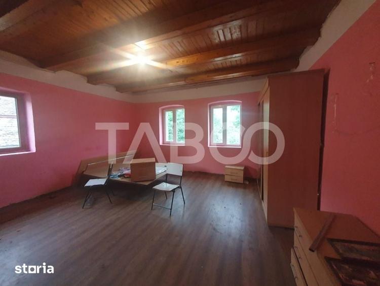 Casă cu 2 camere cu Teren 1000 Mp în Părău