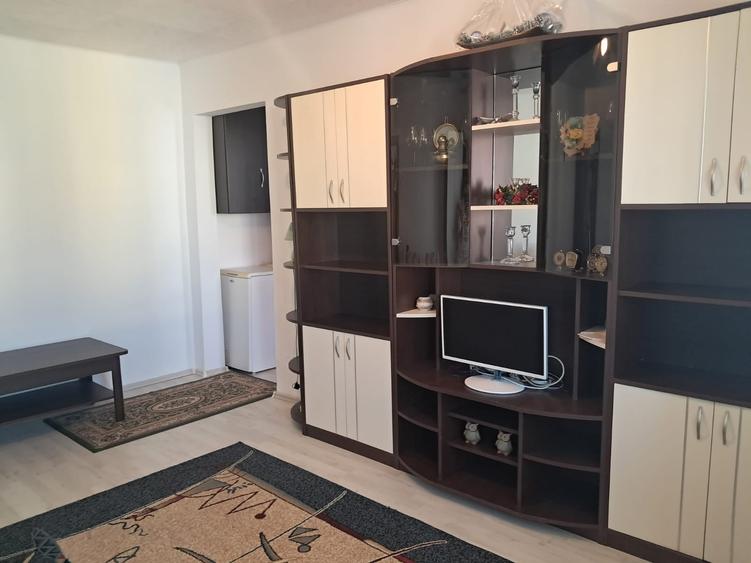 Apartament cu 2 camere semidecomandat în Vasile Aaron