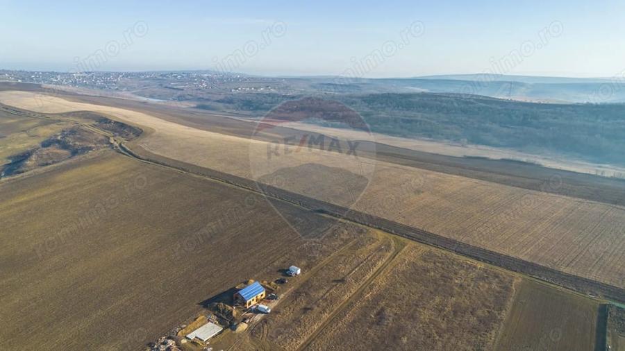 Teren de 600 mp, în Vânători