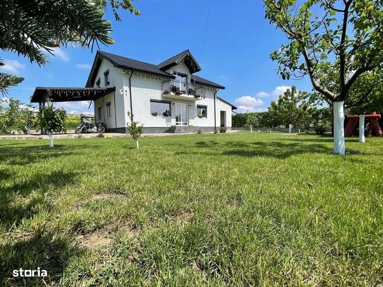 Casă cu 4 camere în Văleni