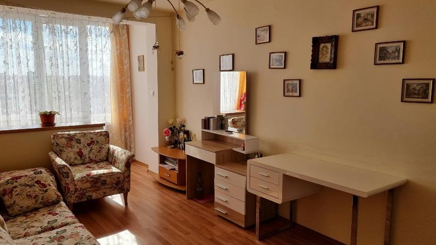 Apartament cu 3 camere semidecomandat, mobilat în Circumvalațiunii