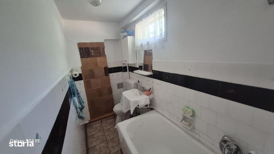 Casă cu 4 camere cu Teren 679 Mp în Central