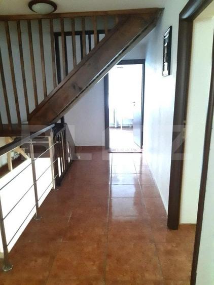 Casă individuală cu 10 camere cu Teren 840 Mp în Moroeni