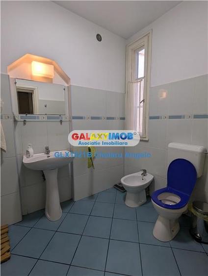 Apartament cu 7 camere decomandat în Unirii