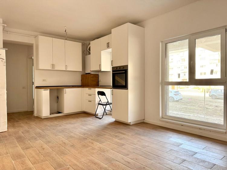 Apartament cu 2 camere semidecomandat, mobilat în Soarelui
