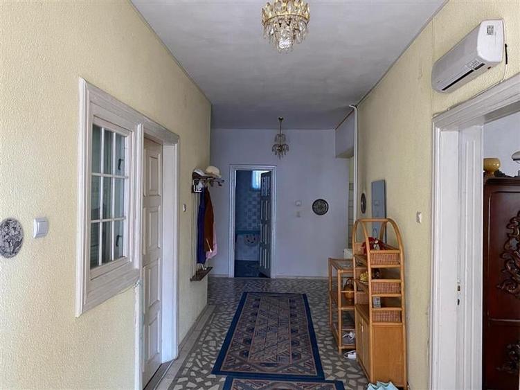 Casă individuală cu 6 camere cu Canalizare în Bucureștii Noi