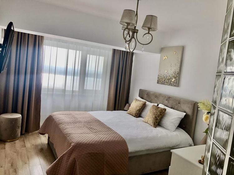 Apartament cu 3 camere decomandat în Faleză