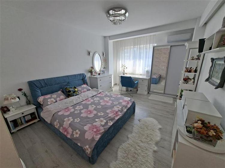 Apartament cu 3 camere semidecomandat, mobilat în Gheorgheni