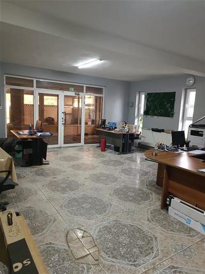Casă individuală cu 8 camere cu Canalizare în Chitila