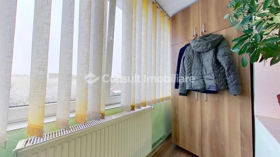 Apartament cu 3 camere decomandat, mobilat în Între Lacuri