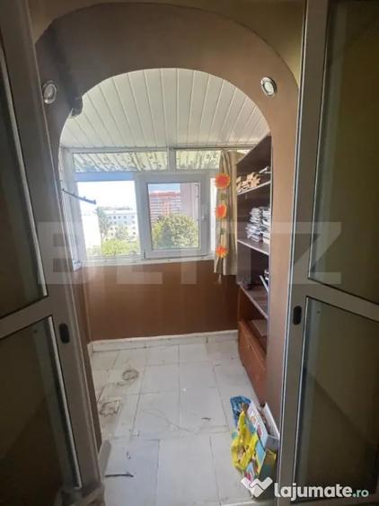 Apartament cu 2 camere semidecomandat în Micro 6