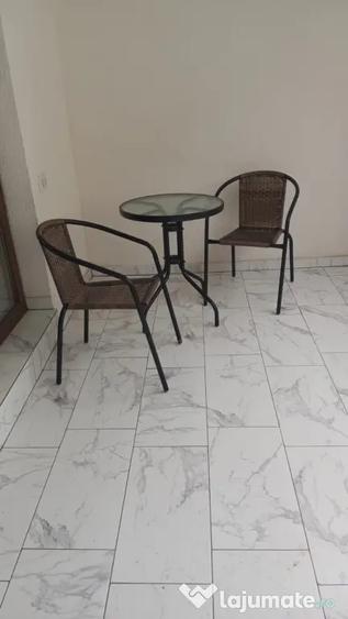 Apartament cu 3 camere decomandat, mobilat în Titan