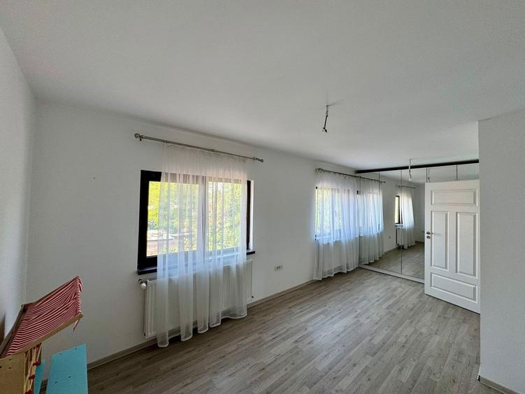 Casă cu 3 camere cu Canalizare în Tunari