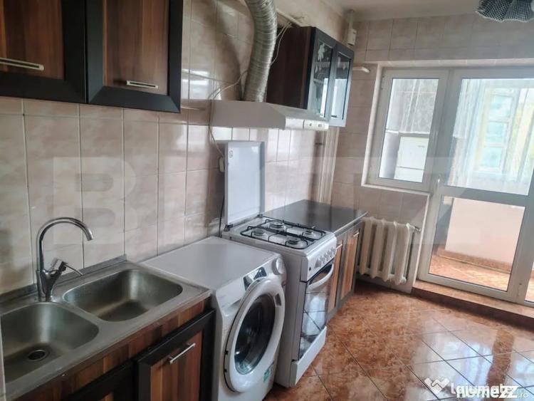 Apartament cu 3 camere decomandat în Ultimul leu