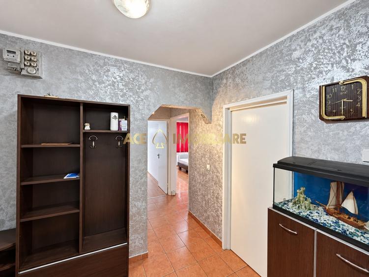 Apartament cu 3 camere decomandat, mobilat în Berceni