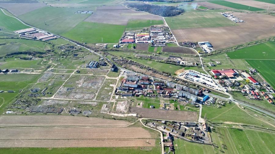 Teren Construcții intravilan de 185299 mp, în Central