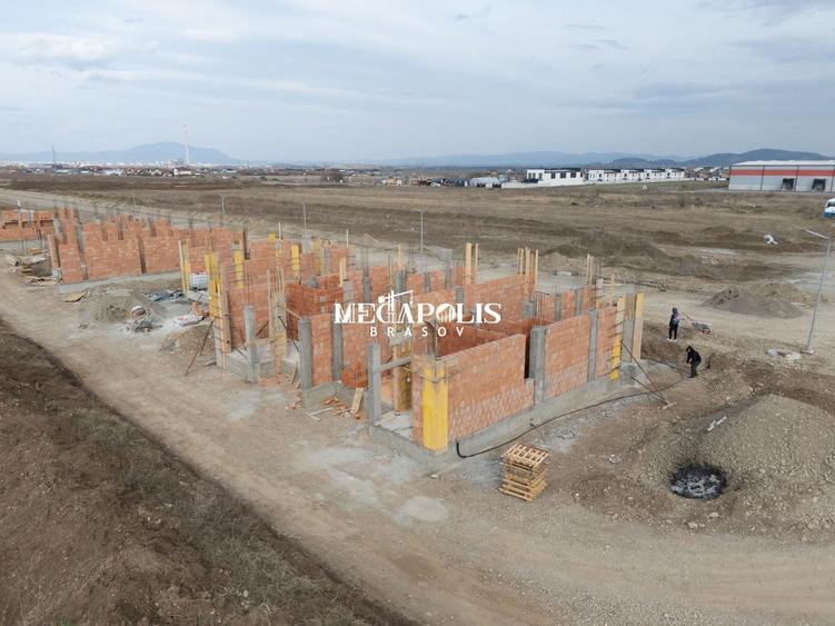 Duplex cu 4 camere cu Canalizare în Central