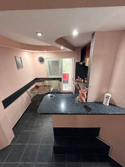 Apartament cu 3 camere decomandat, mobilat în Torontalului