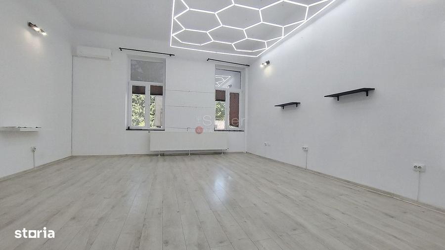 Apartament cu 4 camere decomandat în Centrul Istoric