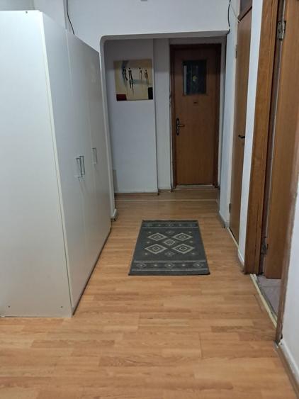 Apartament cu 3 camere decomandat în Exterior Vest