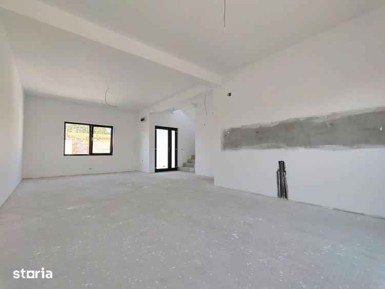 Casă cu 5 camere cu Teren 200 Mp în Lumina