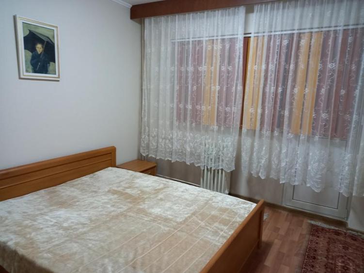 Apartament cu 3 camere decomandat, mobilat în P-ța Mihai Viteazu