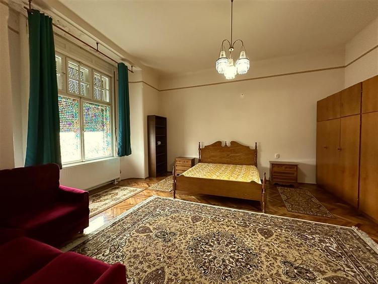 Apartament cu 3 camere semidecomandat în Boul Roșu